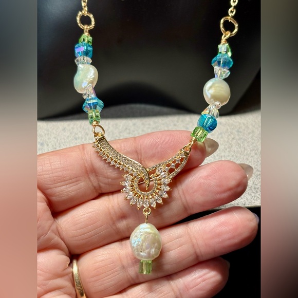 Elegant Gold and genuine Biwa pearl/Swarovski crystal blue and Green Necklace - Picture 4 of 15
